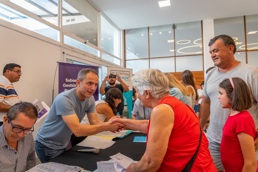 Sueño cumplido: 40 familias firmaron sus escrituras junto al Intendente