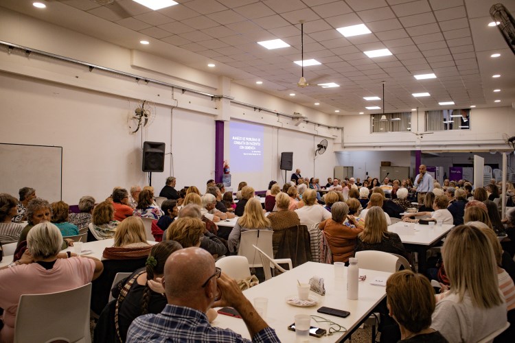 Cómo anotarse en Café con ALMA, el ciclo que regresa este mes a la ciudad