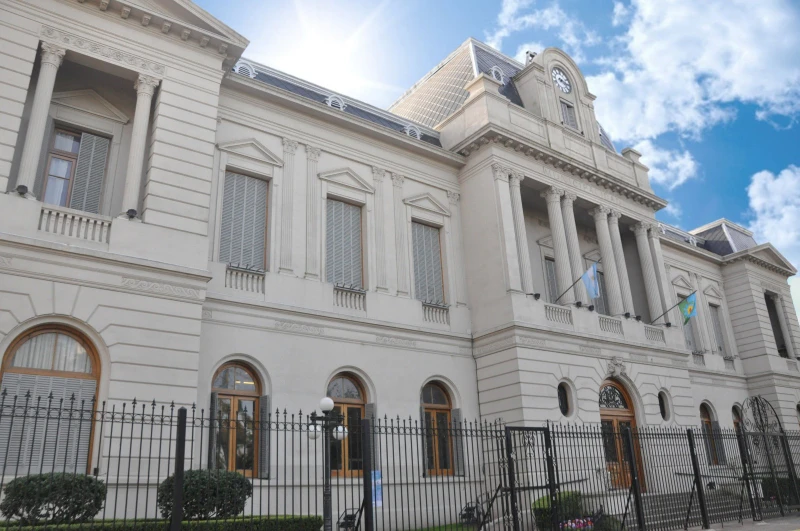 Asueto trasladado: Zárate traslada el día no laborable al viernes 20